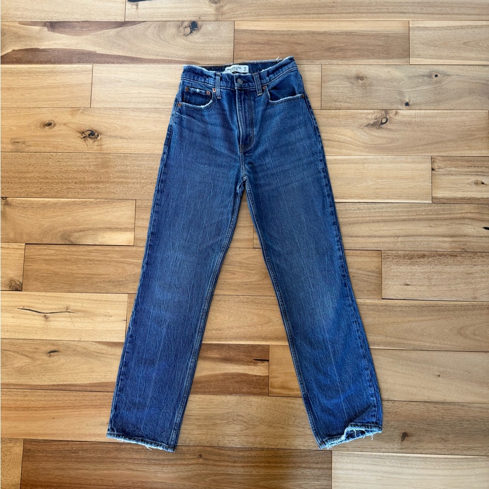 Abercrombie Ultra High Rise 90s Straight Jeans size 25s